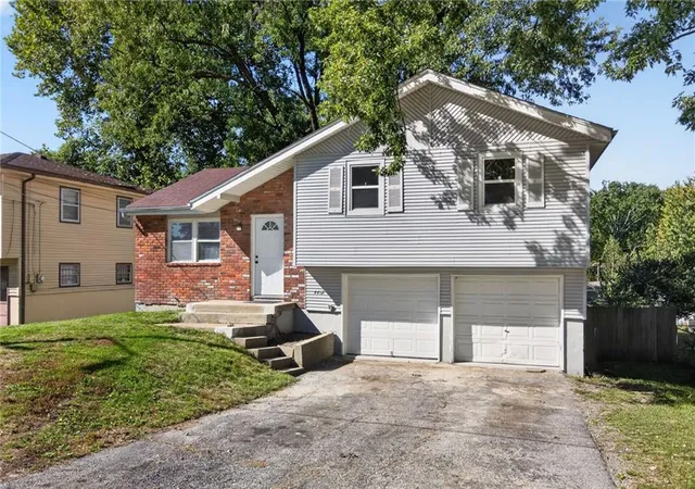 Photo 3 of Single family home for sale at 4412 N Olive St, Kansas City, MO 64116 | MLS# 2645647 | Listing updated on 2026-10-08