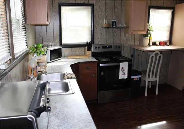 Photo 4 of Single family home for sale at 106 Carlton St, Pittsburg, KS 66762 | MLS# 2645650 | Listing updated on 2026-10-08