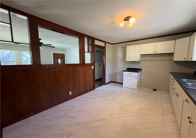 Photo 10 of Single family home for sale at 807 S 23south 23rd Ter, Lexington, MO 64067 | MLS# 2645652 | Listing updated on 2026-10-08