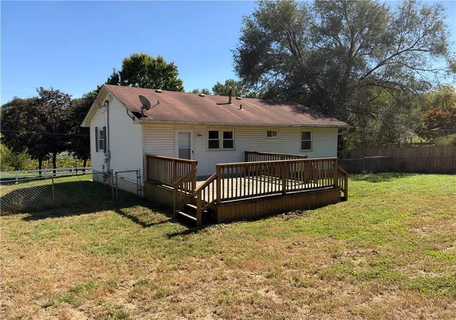 Photo 3 of Single family home for sale at 807 S 23south 23rd Ter, Lexington, MO 64067 | MLS# 2645652 | Listing updated on 2026-10-08