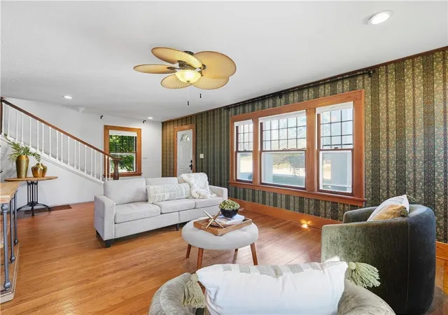 Photo 2 of Single family home for sale at 200 Sw Madison St, Lees Summit, MO 64063 | MLS# 2645654 | Listing updated on 2026-10-08