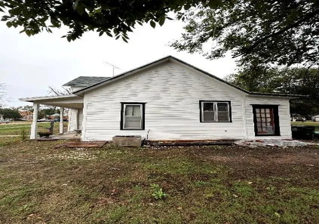 Photo 3 of Single family home for sale at 306 E 3rd Street, Ellinwood, KS 67526 | MLS# 2645656 | Listing updated on 2026-10-19