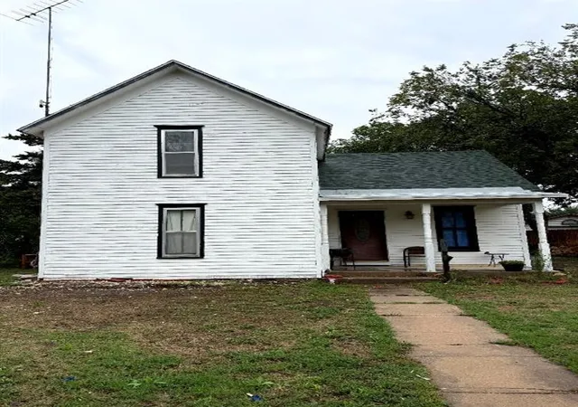 Photo 3 of Single family home for sale at 306 E 3rd Street, Ellinwood, KS 67526 | MLS# 2645656 | Listing updated on 2026-10-19
