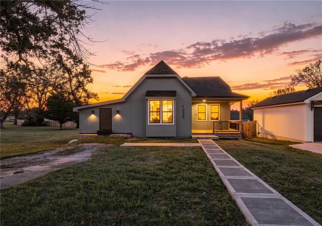 Photo 1 of Single family home for sale at 1025 Chestnut Ave, Osawatomie, KS 66064 | MLS# 2645659 | Listing updated on 2026-10-23