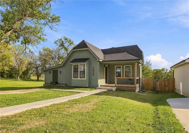 Photo 3 of Single family home for sale at 1025 Chestnut Ave, Osawatomie, KS 66064 | MLS# 2645659 | Listing updated on 2026-10-23