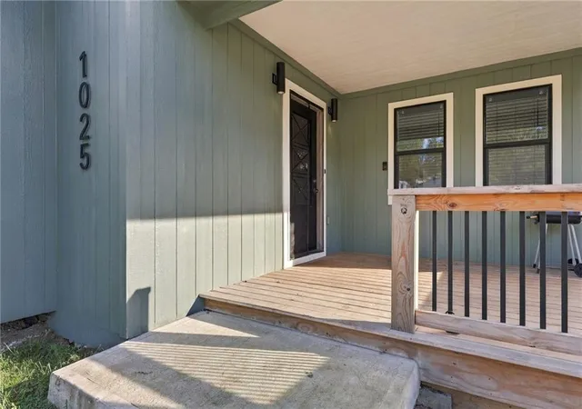 Photo 4 of Single family home for sale at 1025 Chestnut Ave, Osawatomie, KS 66064 | MLS# 2645659 | Listing updated on 2026-10-23