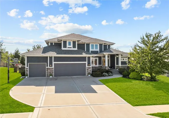 Photo 3 of Sale Pending at 5219 Nw 92nd Terrace, Kansas City, MO 64154 | MLS# 2645660 | Listing updated on 2026-10-20