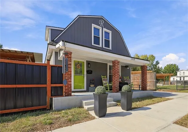 Photo 3 of Single family home for sale at 2638 Jarboe St, Kansas City, MO 64108 | MLS# 2645661 | Listing updated on 2026-10-17