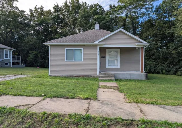Photo 1 of Single family home for sale at 307 E Black Diamond St, Richmond, MO 64085 | MLS# 2645663 | Listing updated on 2026-10-06