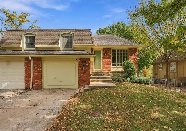Photo 1 of Multi family home for sale at 318 S Kenwood Ln, Olathe, KS 66062 | MLS# 2645666 | Listing updated on 2026-10-30