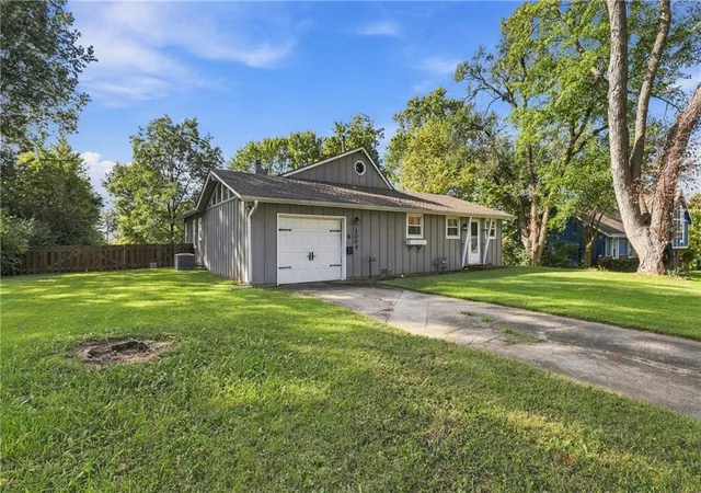 Photo 2 of Single family home for sale at 1009 134th Street, Grandview, MO 64030 | MLS# 2645670 | Listing updated on 2026-10-13