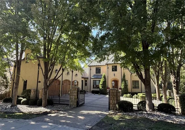 Single family home for sale at 8616 N Marsh Ave, Kansas City, MO 64157 | MLS# 2645671