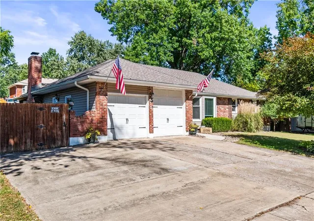 Photo 3 of Single family home for sale at 15390 E 45th Street S, Independence, MO 64055 | MLS# 2645674 | Listing updated on 2026-10-08