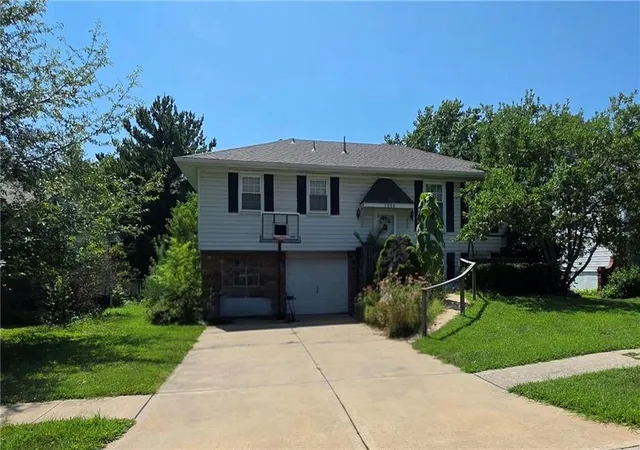 Photo 1 of Single family home for sale at 7908 Nw Milrey Dr, Kansas City, MO 64152 | MLS# 2645678 | Listing updated on 2026-10-13