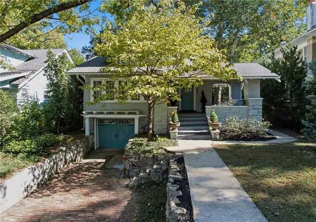 Single family home for sale at 6027 Brookside Blvd, Kansas City, MO 64113 | MLS# 2645680