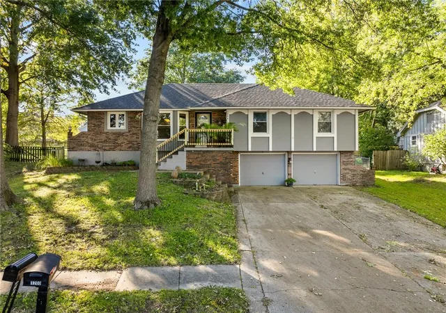 Photo 3 of Single family home for sale at 1200 Downing St, Liberty, MO 64068 | MLS# 2645681 | Listing updated on 2026-10-08
