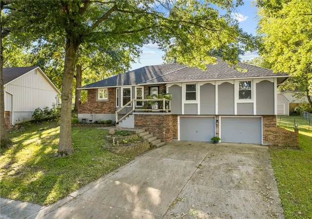 Photo 4 of Single family home for sale at 1200 Downing St, Liberty, MO 64068 | MLS# 2645681 | Listing updated on 2026-10-08