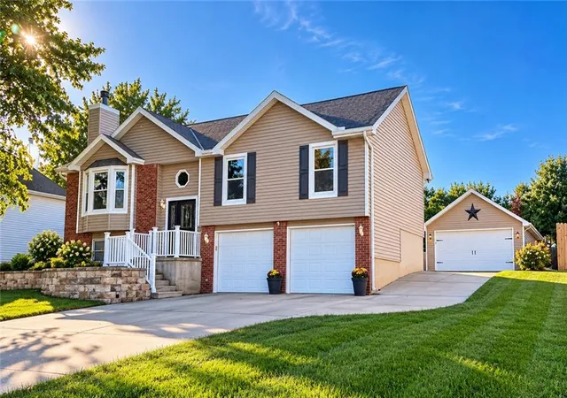 Single family home for sale at 5302 Stoneridge Dr, Saint Joseph, MO 64507 | MLS# 2645682