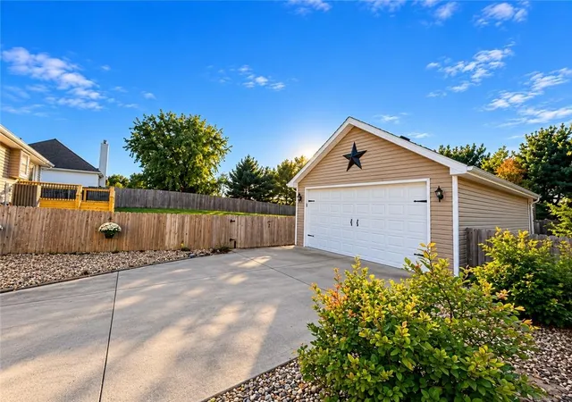 Photo 2 of Single family home for sale at 5302 Stoneridge Dr, Saint Joseph, MO 64507 | MLS# 2645682 | Listing updated on 2026-10-06