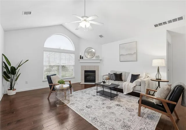 Photo 3 of House for sale at 6122 NE Kensington Dr, Lees Summit, MO 64064 | MLS# 2645686 | Listing updated on 2026-10-18