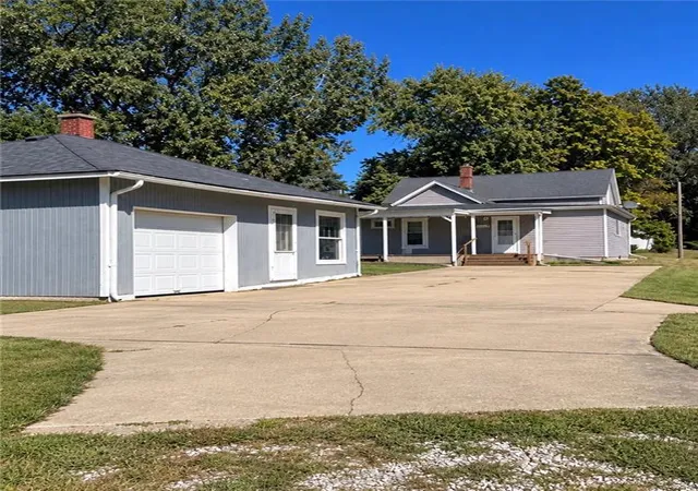Photo 2 of Sale Pending at 301 Mound St, Mound City, MO 64470 | MLS# 2645687 | Listing updated on 2026-10-08