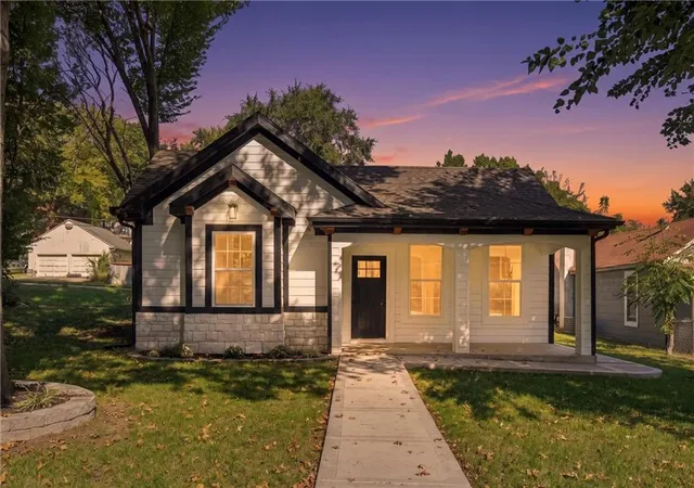 Photo 2 of Single family home for sale at 614 Spruce St, Leavenworth, KS 66048 | MLS# 2645690 | Listing updated on 2026-10-10