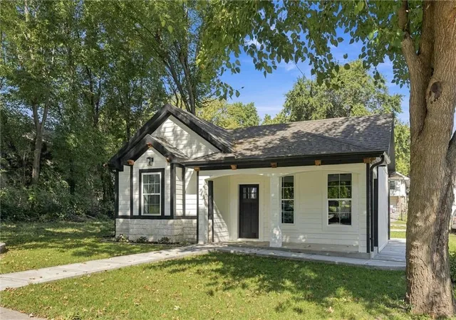 Photo 3 of Single family home for sale at 614 Spruce St, Leavenworth, KS 66048 | MLS# 2645690 | Listing updated on 2026-10-10