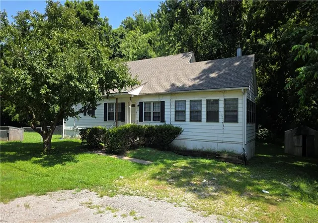 Photo 1 of Single family home for sale at 4701 Green Hills Rd Nw, Riverside, MO 64150 | MLS# 2645691 | Listing updated on 2026-10-16