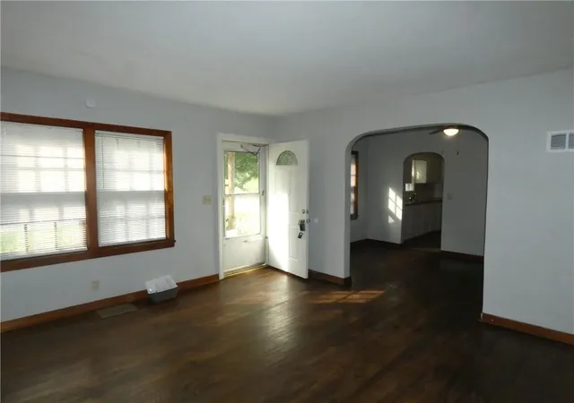Photo 9 of Single family home for sale at 4701 Green Hills Rd NW, Riverside, MO 64150 | MLS# 2645691 | Listing updated on 2026-10-16