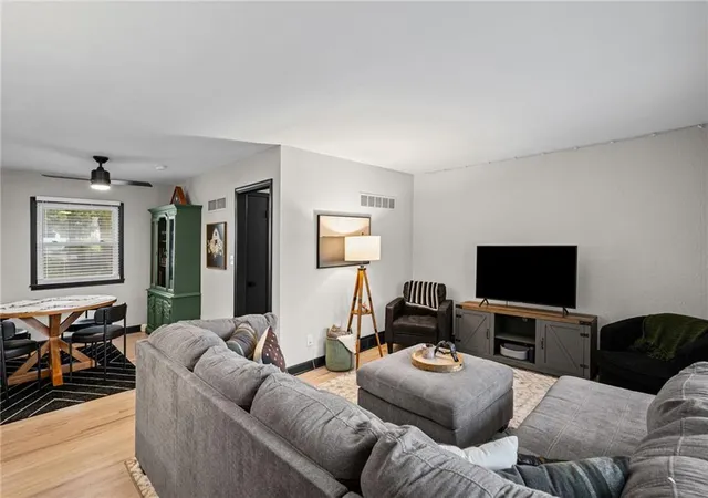 Photo 2 of Single family home for sale at 509 Nw Central St, Lees Summit, MO 64063 | MLS# 2645693 | Listing updated on 2026-10-08