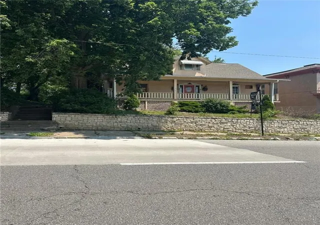 Photo 2 of Multi family home for sale at 415 S 9th Street, Saint Joseph, MO 64501 | MLS# 2645704 | Listing updated on 2026-10-06