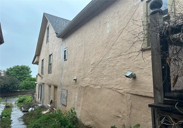 Photo 3 of House for sale at 415 S 9th Street, Saint Joseph, MO 64501 | MLS# 2645704 | Listing updated on 2026-10-06