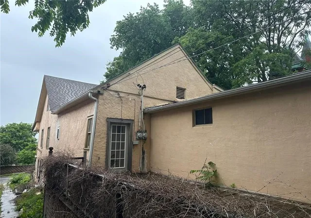 Photo 4 of House for sale at 415 S 9th Street, Saint Joseph, MO 64501 | MLS# 2645704 | Listing updated on 2026-10-06