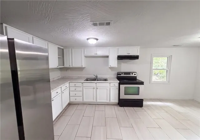 Photo 2 of Single family home for sale at 808 E Pacific Ave, Independence, MO 64050 | MLS# 2645714 | Listing updated on 2026-10-09