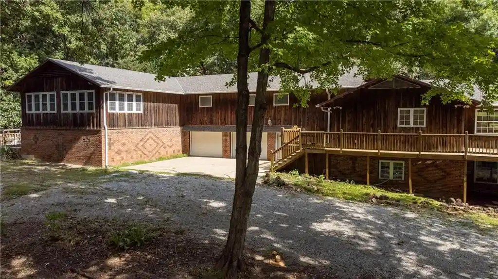 Photo 3 of Single family home for sale at 3802 Christine Dr, Saint Joseph, MO 64503 | MLS# 2645715 | Listing updated on 2026-10-09