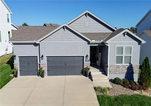 Single family home for sale at 829 SW Haverford Rd, Lees Summit, MO 64081 | MLS# 2645728