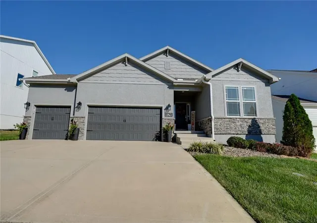 Photo 3 of Single family home for sale at 829 SW Haverford Rd, Lees Summit, MO 64081 | MLS# 2645728 | Listing updated on 2026-10-09