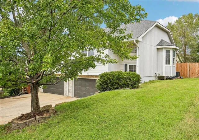 Photo 2 of Single family home for sale at 4932 Stoneback Pl, Lawrence, KS 66047 | MLS# 2645742 | Listing updated on 2026-10-07