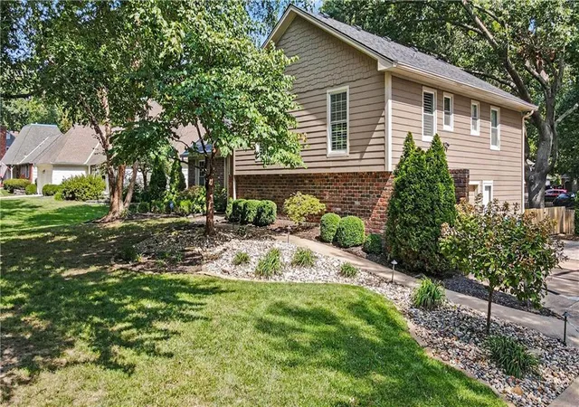 Photo 2 of Single family home for sale at 10519 Pawnee Ln, Leawood, KS 66206 | MLS# 2645743 | Listing updated on 2026-10-23