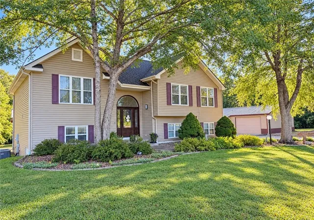 Photo 1 of Single family home for sale at 7501 Se State Route Ff, Saint Joseph, MO 64507 | MLS# 2645744 | Listing updated on 2026-10-19
