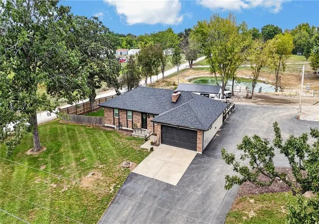Photo 3 of Single family home for sale at 18902 E 263rd Street, Harrisonville, MO 64701 | MLS# 2645749 | Listing updated on 2026-10-08