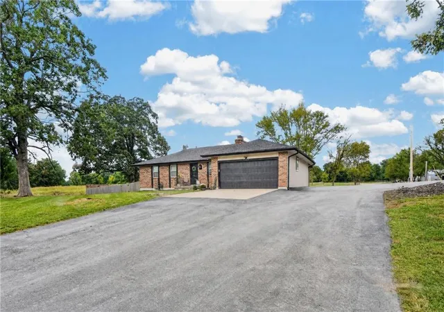Photo 3 of Single family home for sale at 18902 E 263rd Street, Harrisonville, MO 64701 | MLS# 2645749 | Listing updated on 2026-10-08