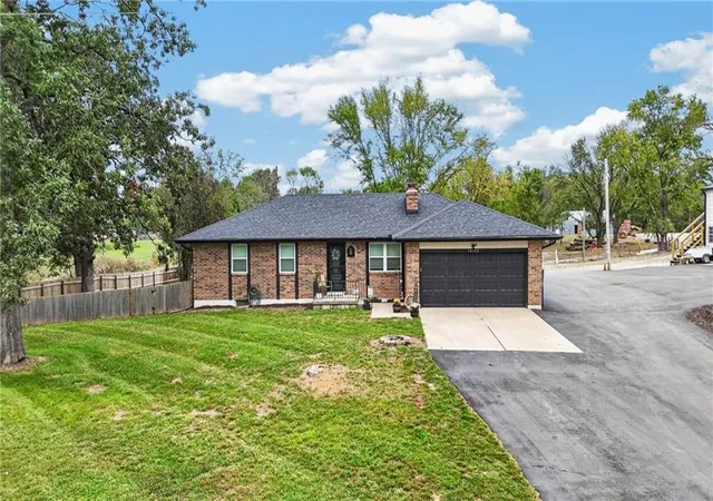 Photo 4 of Single family home for sale at 18902 E 263rd Street, Harrisonville, MO 64701 | MLS# 2645749 | Listing updated on 2026-10-08