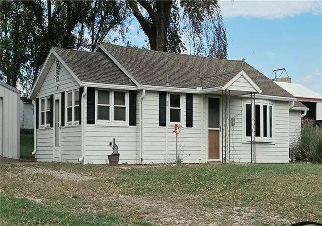 Photo 3 of Single family home for sale at 34306 Indianapolis Rd, Osawatomie, KS 66064 | MLS# 2645755 | Listing updated on 2026-10-16