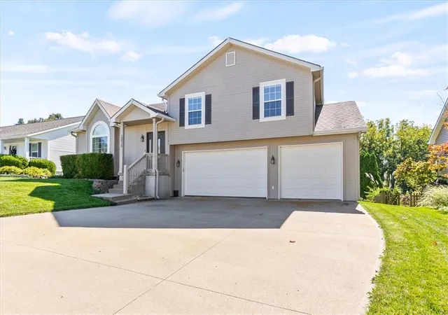 Photo 3 of Single family home for sale at 15515 Nw 127 Street, Platte City, MO 64079 | MLS# 2645758 | Listing updated on 2026-10-08
