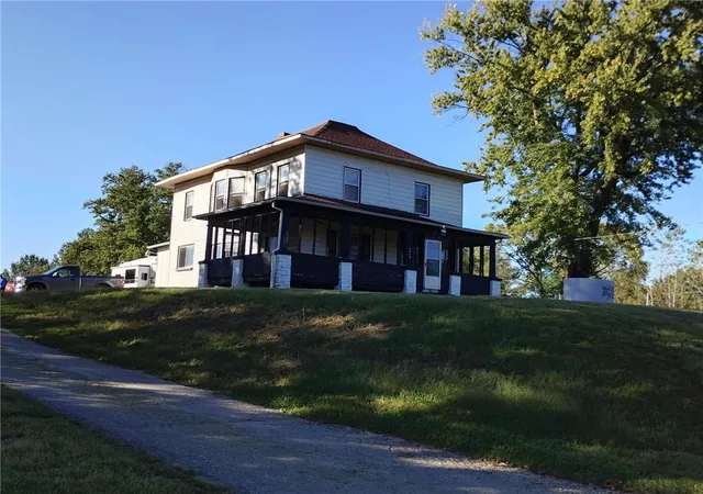 Photo 2 of Single family home for sale at 4639 Sortor Dr, Kansas City, KS 66104 | MLS# 2645770 | Listing updated on 2026-10-08