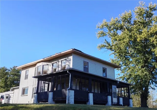 Photo 3 of Single family home for sale at 4639 Sortor Dr, Kansas City, KS 66104 | MLS# 2645770 | Listing updated on 2026-10-08
