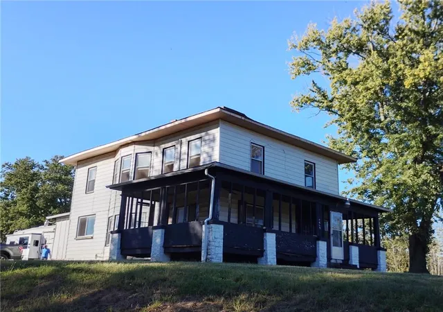 Photo 4 of Single family home for sale at 4639 Sortor Dr, Kansas City, KS 66104 | MLS# 2645770 | Listing updated on 2026-10-08