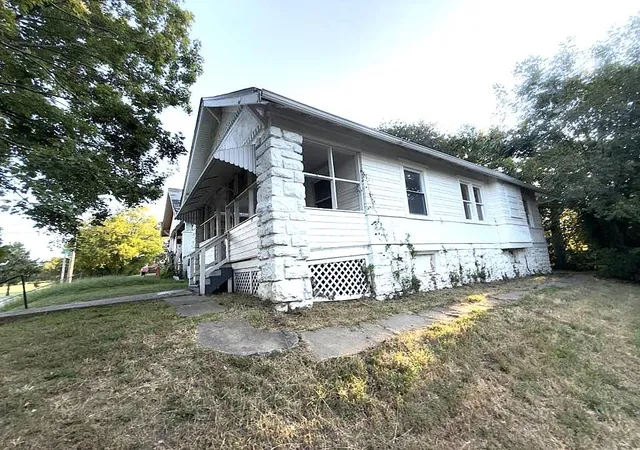 Photo 3 of Single family home for sale at 4403 Wabash Ave, Kansas City, MO 64130 | MLS# 2645772 | Listing updated on 2026-10-07