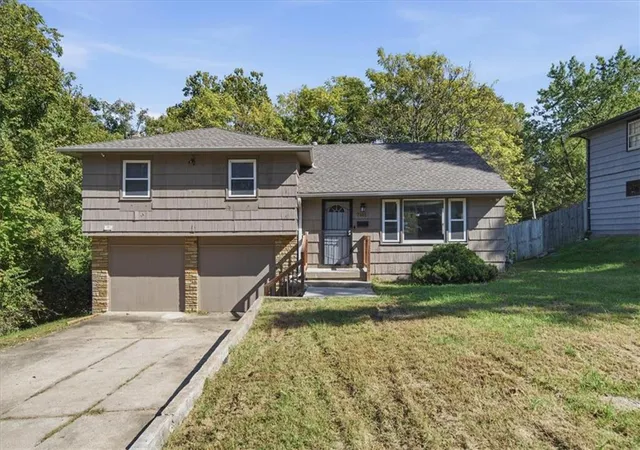 Photo 1 of Single family home for sale at 7101 Myrtle Ave, Kansas City, MO 64132 | MLS# 2645773 | Listing updated on 2026-10-09